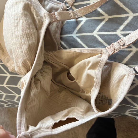Kindred Bravely Sublime® Hands-Free Pumping & Nursing Bra Beige Tan Size Medium - Picture 8 of 9